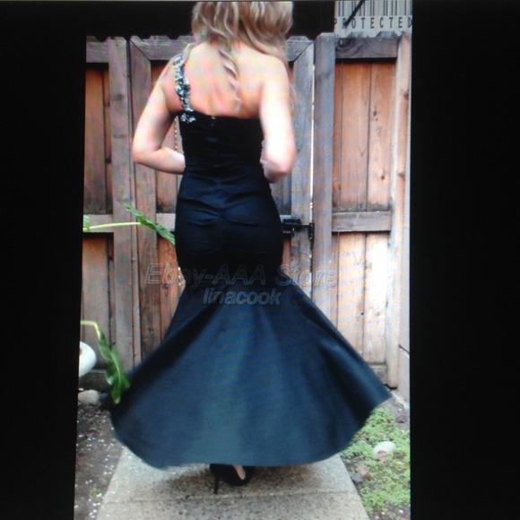 ⛔SOLD⛔ Cache black embr one shoulder mermaid dress - Picture 2 of 4