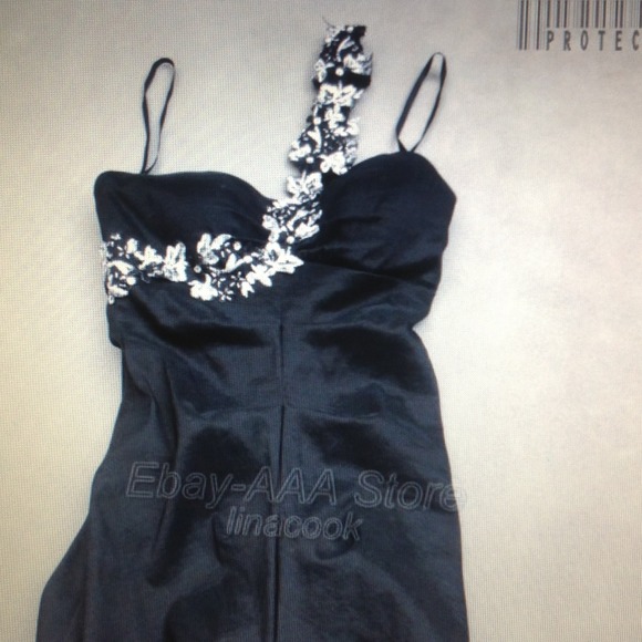⛔SOLD⛔ Cache black embr one shoulder mermaid dress - Picture 3 of 4