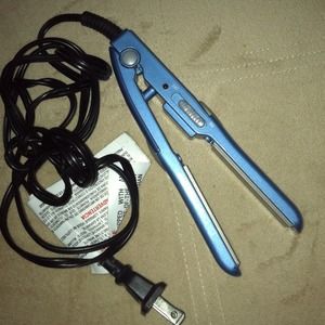 Blue mini straightener