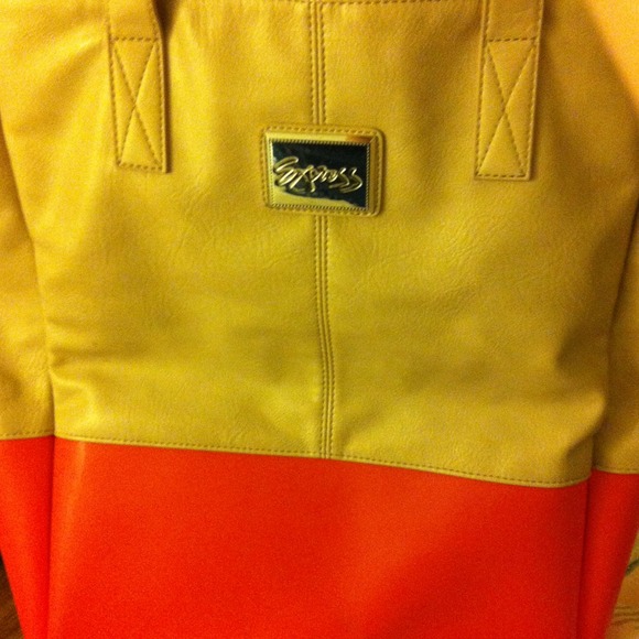 Express hand bag only used once - Picture 3 of 3