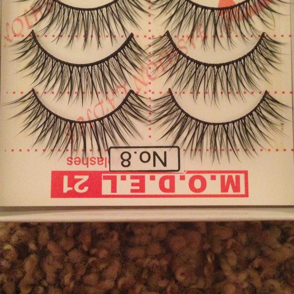 Lashes - Picture 2 of 3