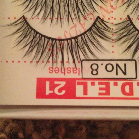 Lashes - Picture 3 of 3