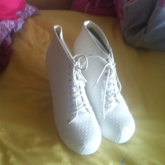 Sold - Picture 1 of 4