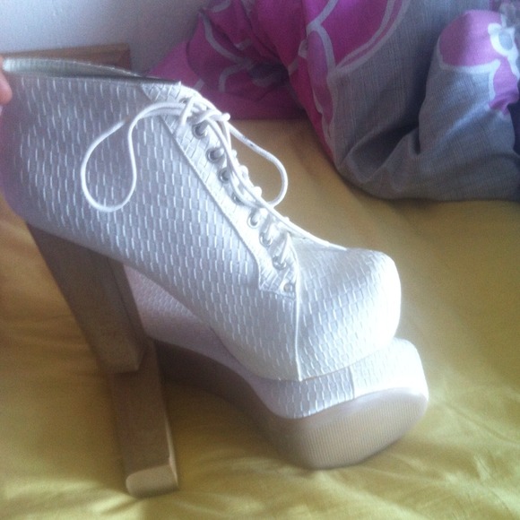 Sold - Picture 3 of 4