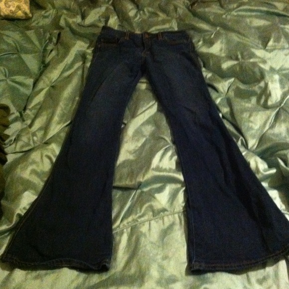 NEW!!!!!REDUCED!!!!!! A&F JEANS FLARE - Picture 2 of 4