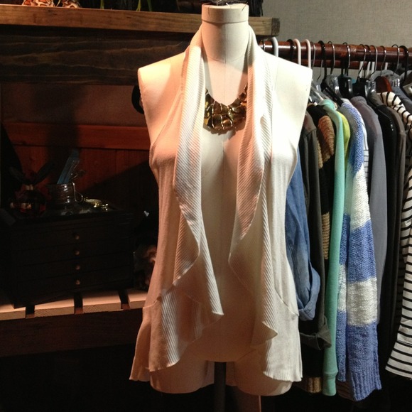 ❌SOLD❌Beige Vest