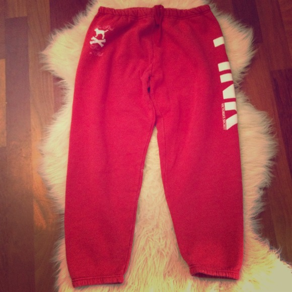 🔴SOLD🔴VS red sweatpants🎀