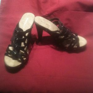 Black 3 inch, no back high heels.