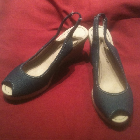 Denim 2 inch casual sandals.