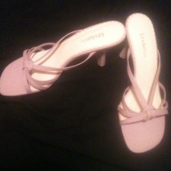 Light purple heeled sandle.