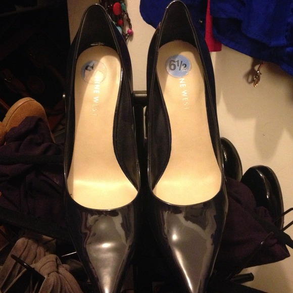 Nine West navy patent heels 2.5 inch