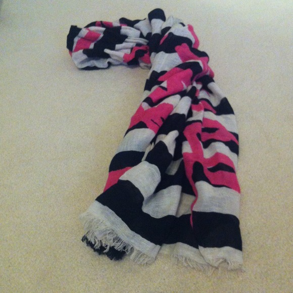 NWOT*Juicy Couture Spring Scarf - Picture 5 of 5