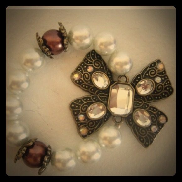 ✨SALE✨Large bow bracelet
