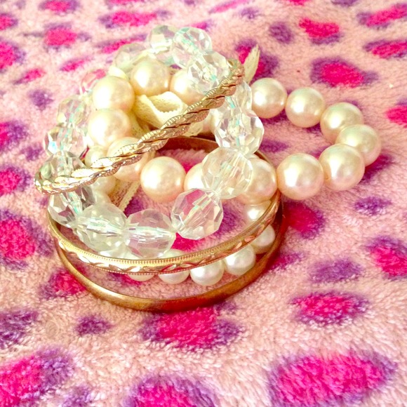 Pearl/Gold Bracelet