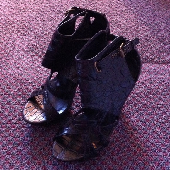 Black sandal heels