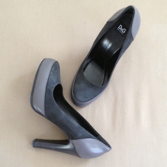 New Dolce & Gabbana 2 tone leather pump