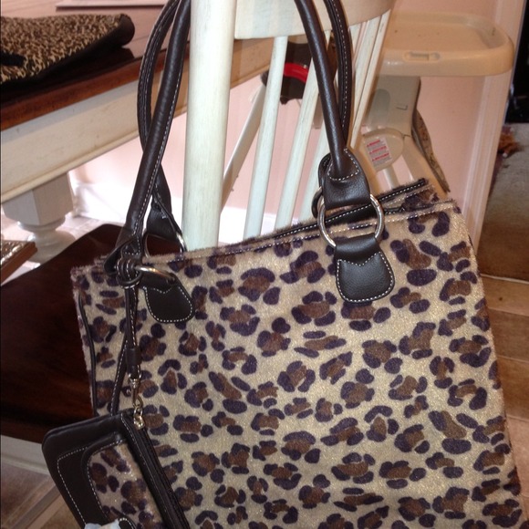 Leopard print purse. Brand new. Very roomy.