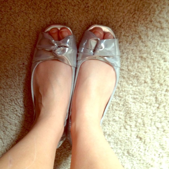 Size 7 silver flats