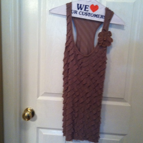 Pretty ruffled blouse w/racer back