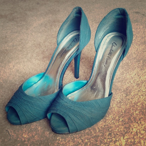 Beautiful Blue DRessy Heels