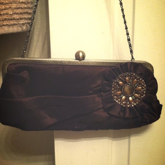 Beaded clutch