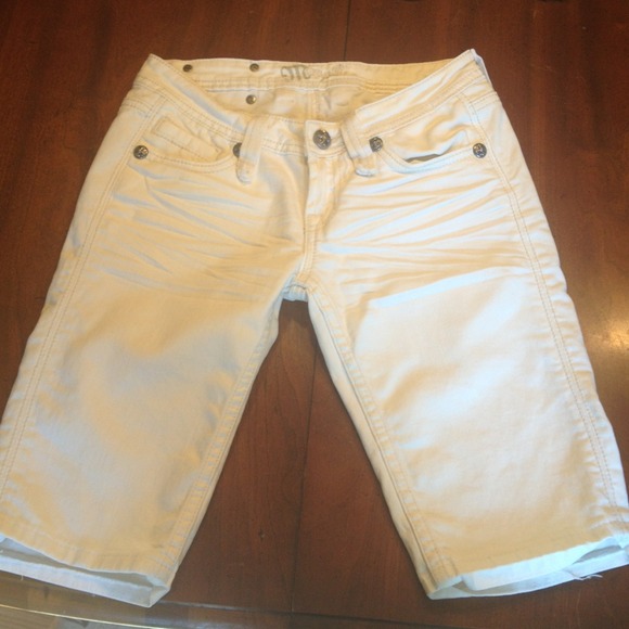 ***RESERVED***Miss Me Bermuda White Shorts Size 26