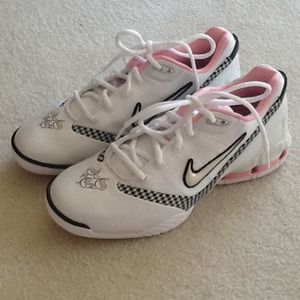 Nike ladies tennis shoes. Brand new.