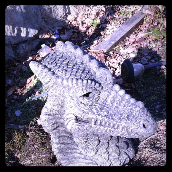 Set of two stone Dragon heads - Picture 1 of 1