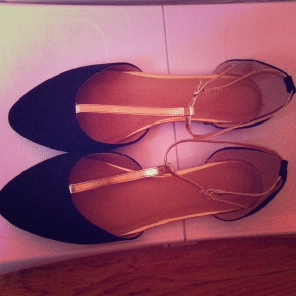 ❌❌❌SOLD!! Forever 21 pointed t-strap flats
