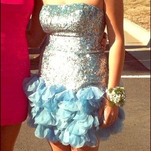 Sherri Hill sequined and ruffly short prom dress!