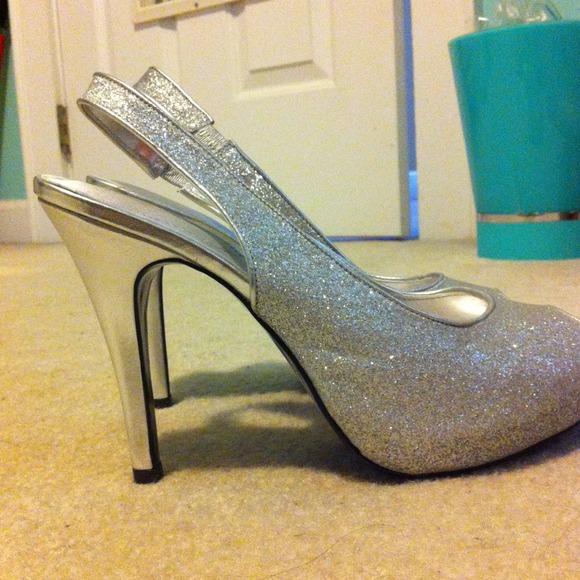 Last years prom heels - Picture 1 of 3