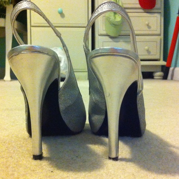 Last years prom heels - Picture 3 of 3