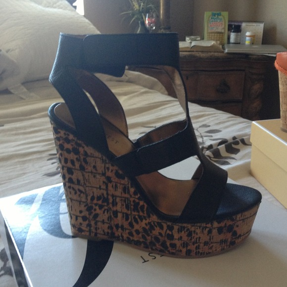 Pair of Nine West Wedges Sz 8m