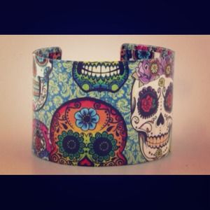 ❌SOLD❌🎀Multicolored skull bracelet🎀