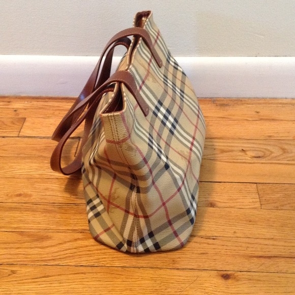 💜SOLD💜 💯% Authentic Burberry Bag - Picture 2 of 4