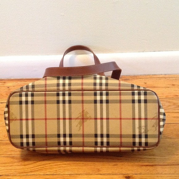 💜SOLD💜 💯% Authentic Burberry Bag - Picture 3 of 4