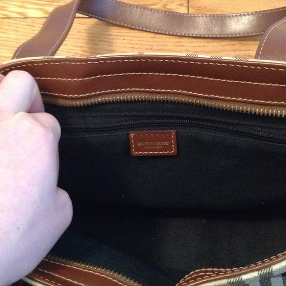 💜SOLD💜 💯% Authentic Burberry Bag - Picture 4 of 4