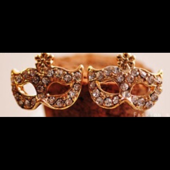 🚫SOLD🚫Stunning Mask Earrings! - Picture 2 of 3