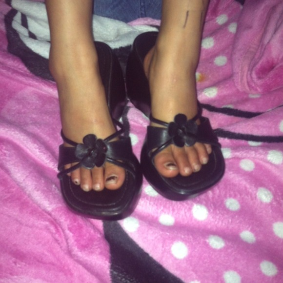 Black platform sandals - Picture 2 of 3