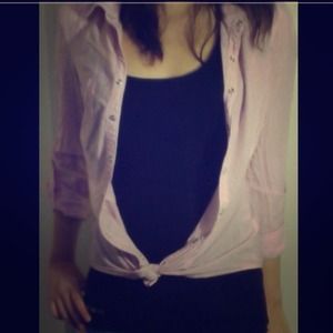 Guess T- Shirt. Color: Pink.