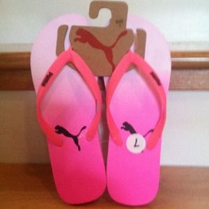 CLEARANCE Hot Pink Puma Flip Flops NWT💕🎀🌸