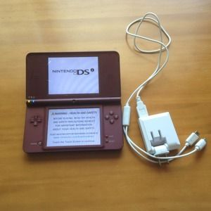 ⚠⚠Sold⚠⚠Burgundy colored Nintendo Ds XL