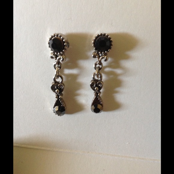 Glam necklace...free earrings with purchase. - Picture 4 of 4