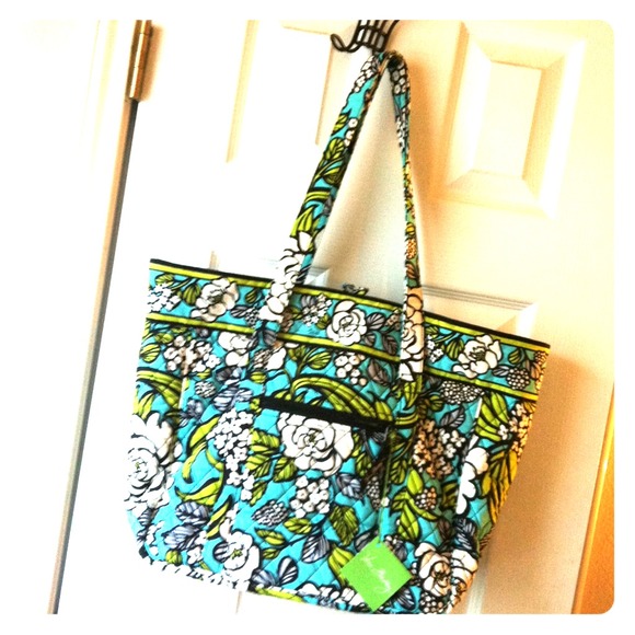 REDUCED Vera Bradley laptop tote Island Blooms