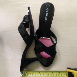George Sz7 3" black heel like flip flops w heel.