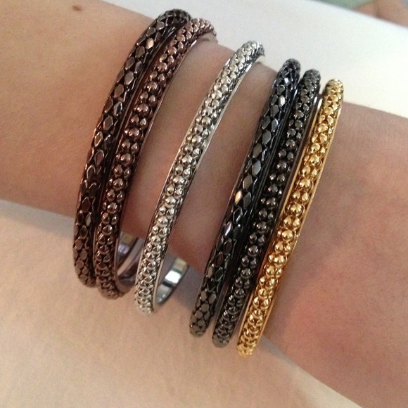 💥SALE!!💥Set of Six quad-tone Bangle Bracelets!