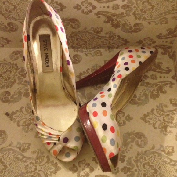 Shoes - Picture 2 of 4