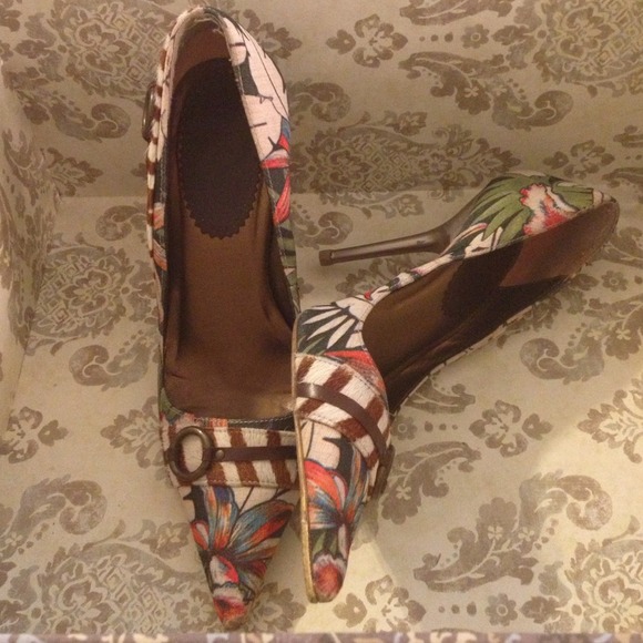 Shoes - Picture 4 of 4