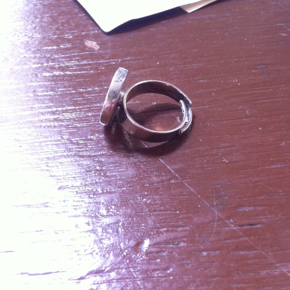 "M" Ring never worn - Picture 2 of 4