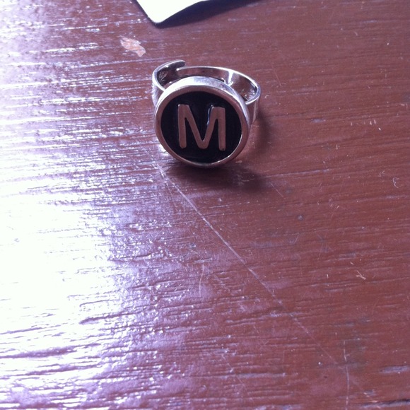 "M" Ring never worn - Picture 4 of 4